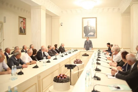 Gəncənin yeni icra başçısı şəhərin problemlərini öyrənir