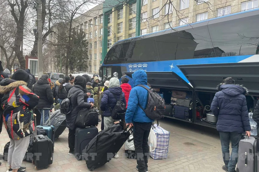 Next group of Azerbaijanis crossing from Ukraine to Moldova leaves for homeland