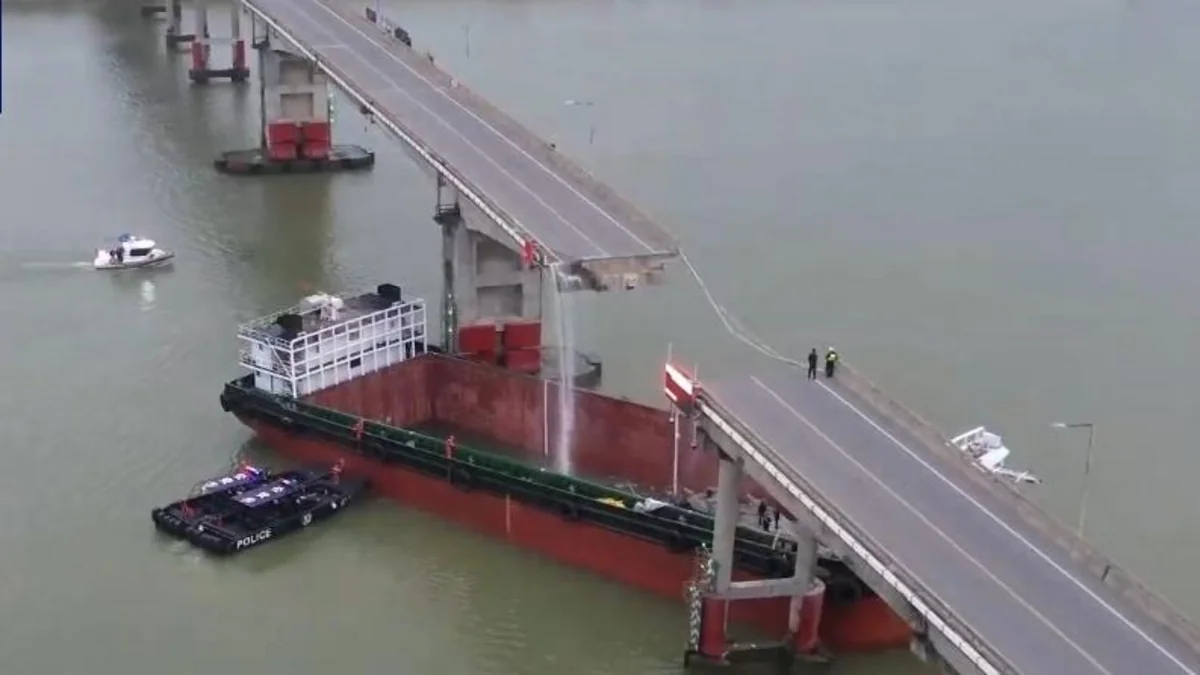 2 dead, 3 missing as ship hits bridge in south China