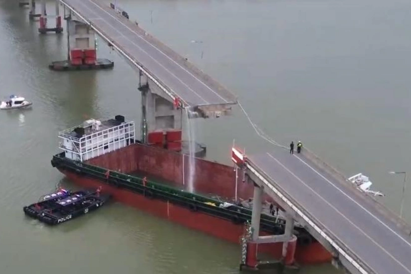 2 dead, 3 missing as ship hits bridge in south China