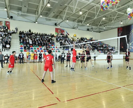 Şahin Bağırov Qobustanda yeniyetmə voleybolçularla görüşüb