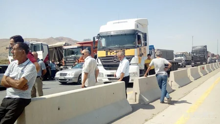 Silah-sursat anbarında partlayışla əlaqədar bağlanan Bakı-Quba yolu açılıb - FOTO