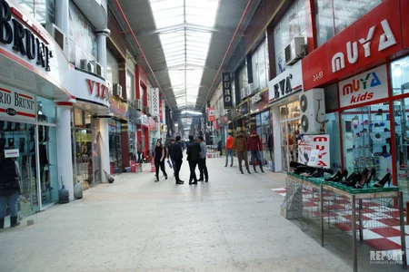 “Binə” Ticarət Mərkəzinin rəhbərliyi sahibkarlara yer haqqının endiriləcəyinə söz verib - FOTO