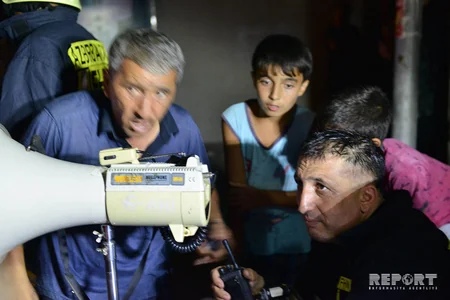 Bakıda tikinti materiallarının satıldığı mağazalarda güclü yanğın olub - FOTO