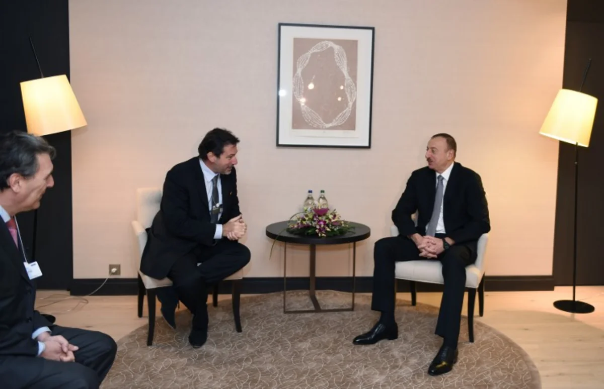 Prezident İlham Əliyev Davosda “Airbus Group International” şirkətinin direktoru ilə görüşüb