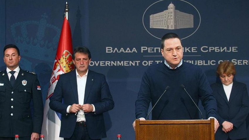Serbiyada təhsil naziri məktəbə silahlı hücumdan sonra istefa verib