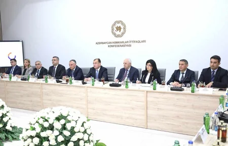 Nazir Anar Əliyev Azərbaycan Həmkarlar İttifaqları Konfederasiyasının yeni mərkəzi ilə tanış olub