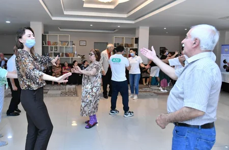 AGİN-in yaranmasının ildönümü münasibətilə Heydər Əliyevin məzarı ziyarət olunub