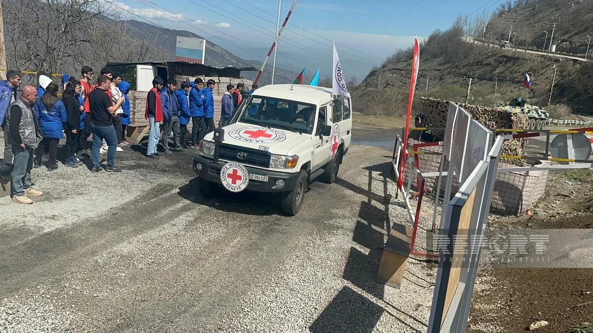 ICRC vehicles pass freely through Khankandi-Lachin road