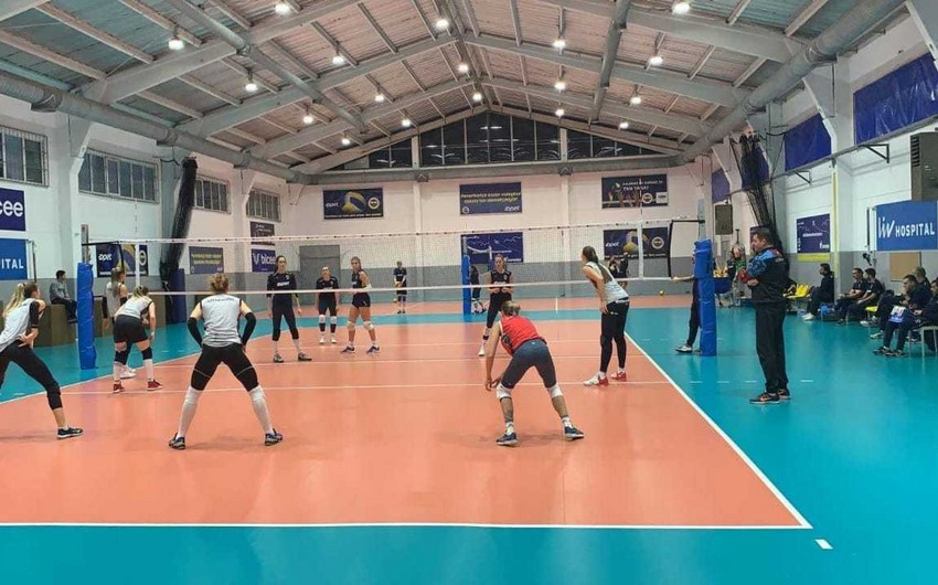 Qadın voleybolçulardan ibarət milli komanda İstanbulda Fənərbağça ilə qarşılaşıb
