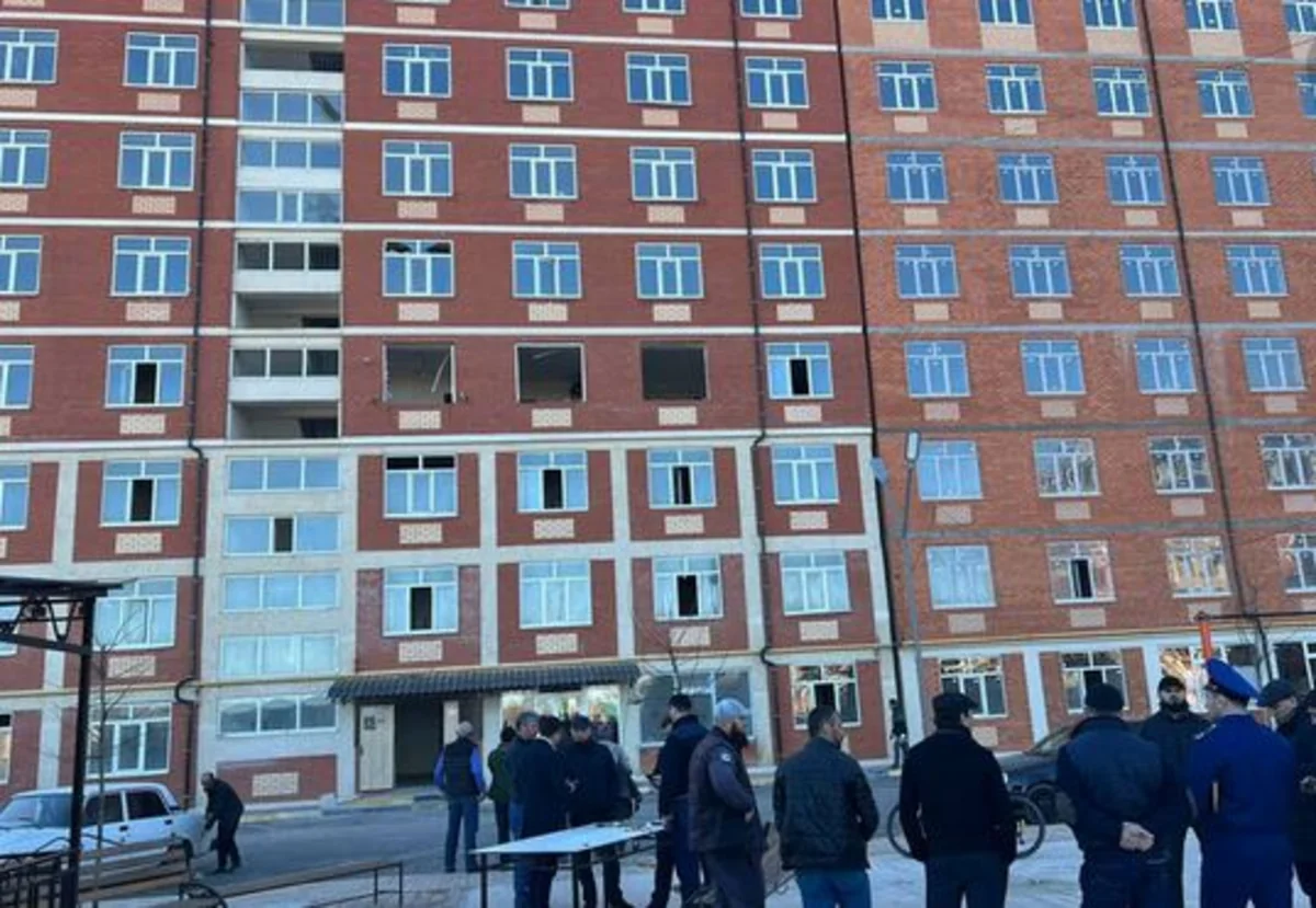 В Дагестане в результате ЧП в многоквартирном доме госпитализировали четырех человек