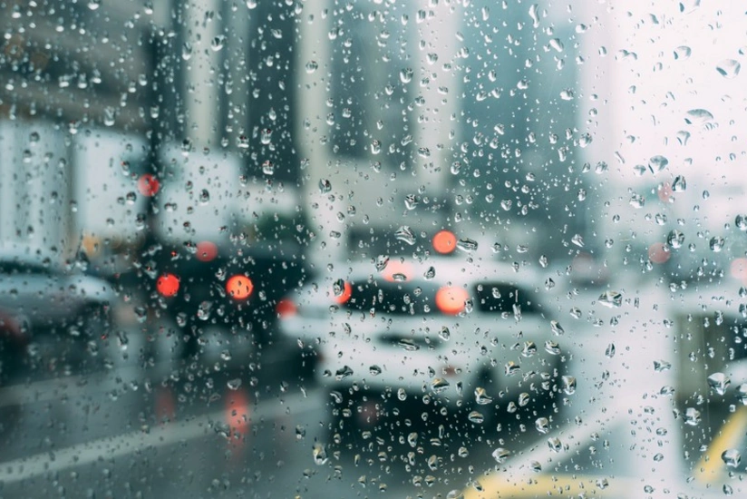 Yağışa görə paytaxtın bir neçə küçə və prospektində sıxlıq müşahidə olunur - SİYAHI