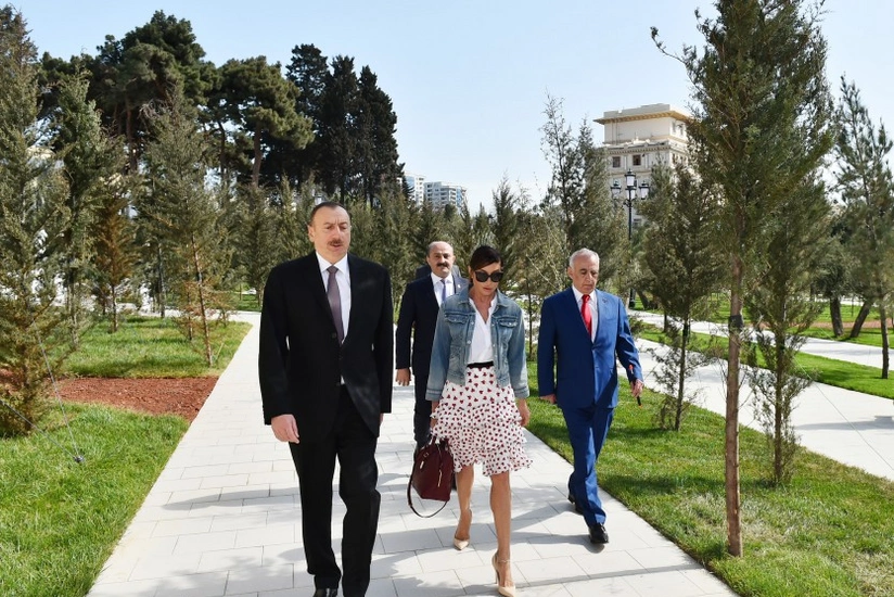 President Ilham Aliyev reviewed conditions created at new park in Nasimi district