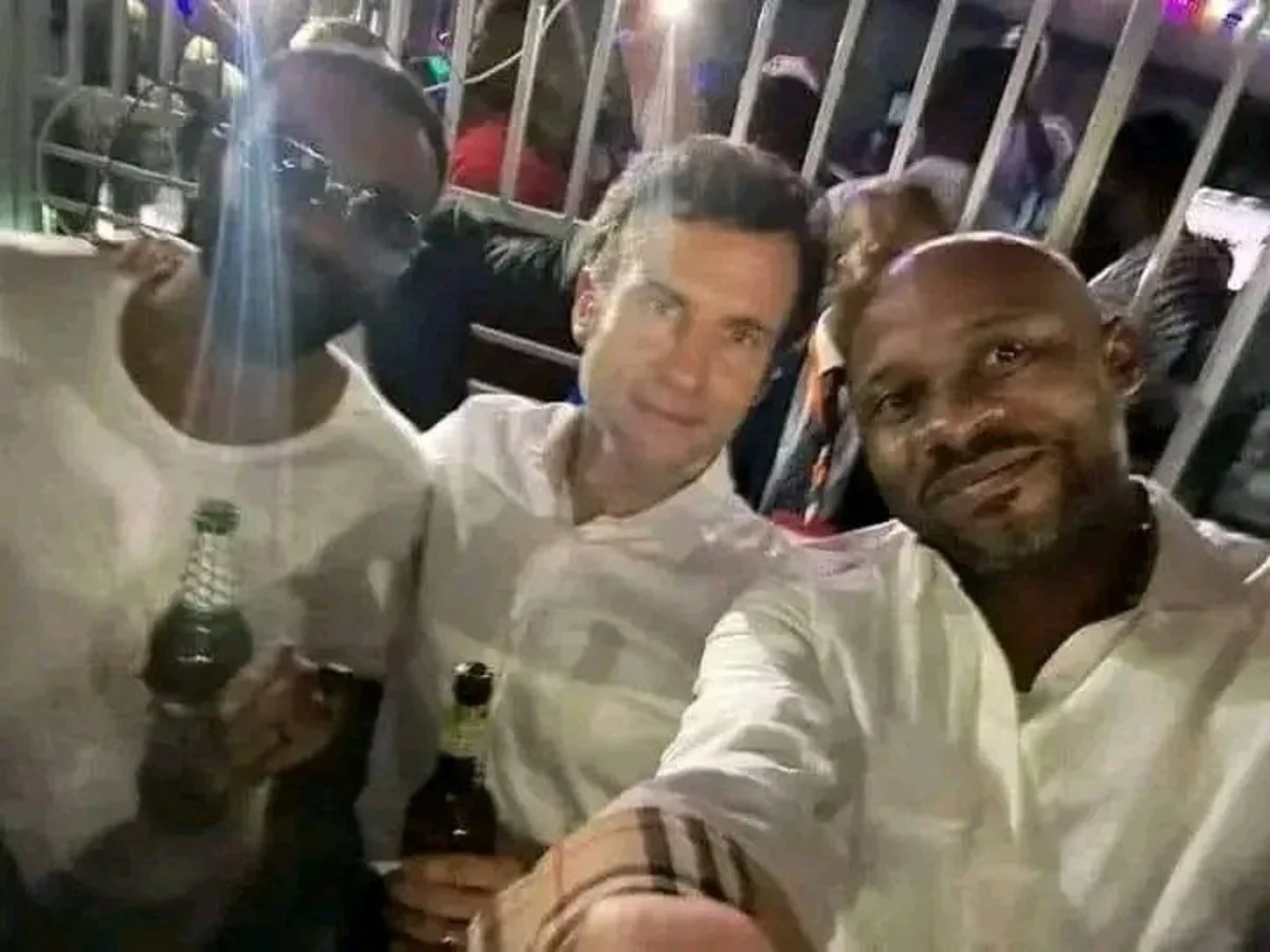 Makronun bar əyləncəsi fransızların kütləvi narazılığı ilə qarşılanıb