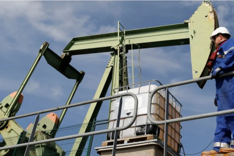 Нефть дорожает после резкого падения