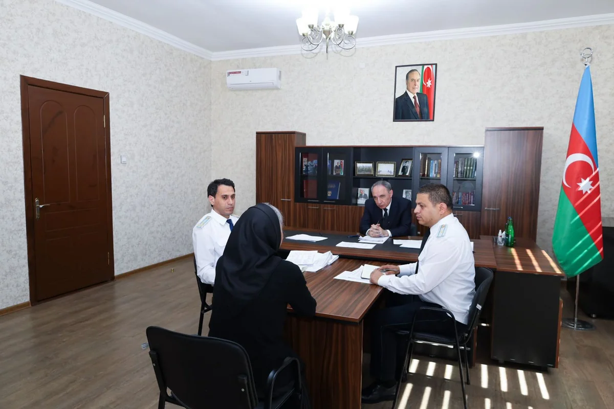 Baş prokuror Gədəbəydə vətəndaşları qəbul edib
