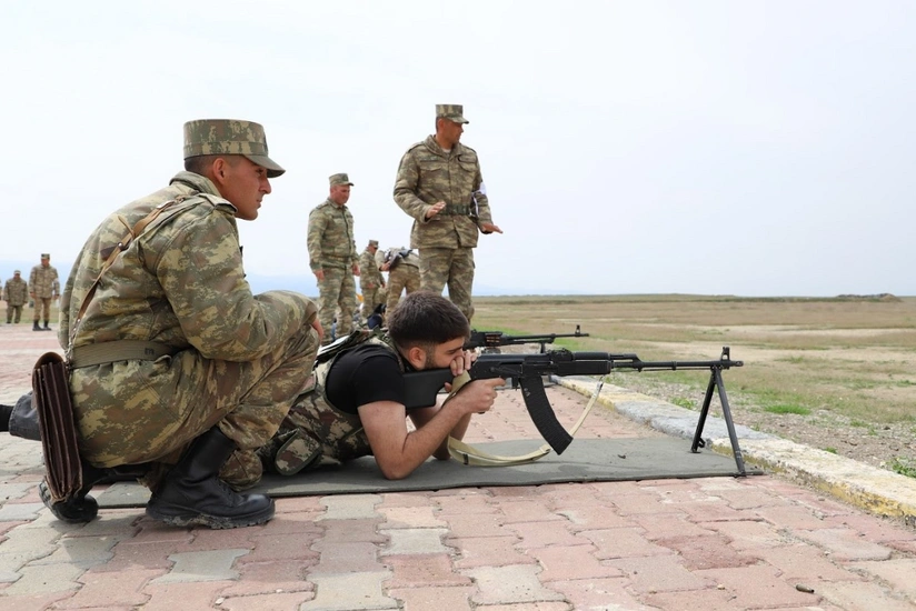 Naxçıvanda gənclərin atış təlimi keçirilib