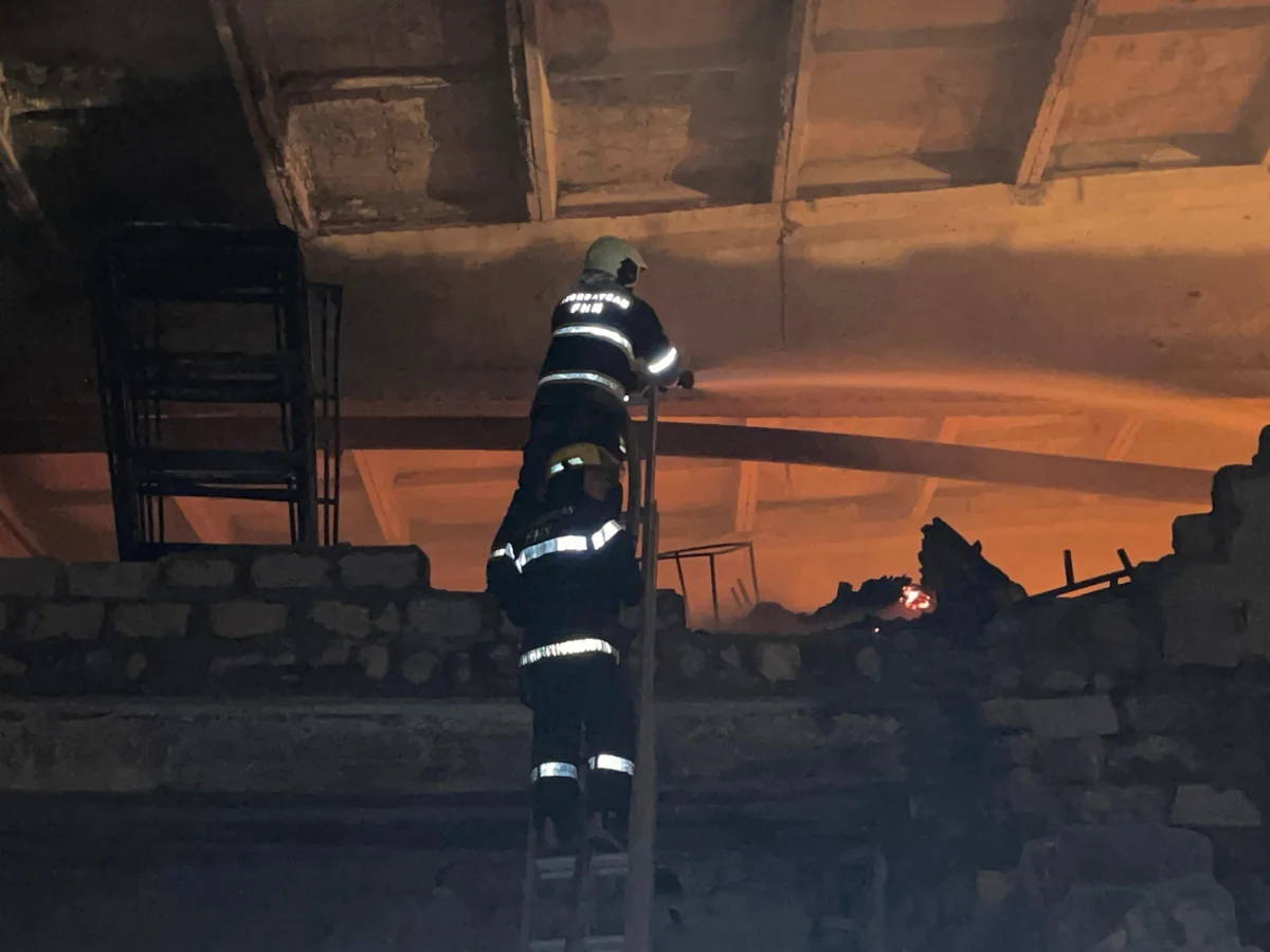 Bakıda mebel və taxta materialları sexindəki yanğın tam söndürülüb - YENİLƏNİB-4