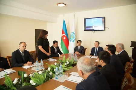 Niyazi Bayramov YAP Gəncə şəhər təşkilatının məsul işçiləri və partiya fəalları ilə görüşüb