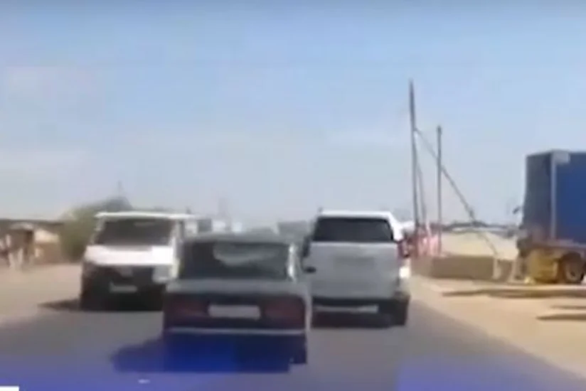 В Баку водитель-камикадзе заигрывает со смертью - ВИДЕО