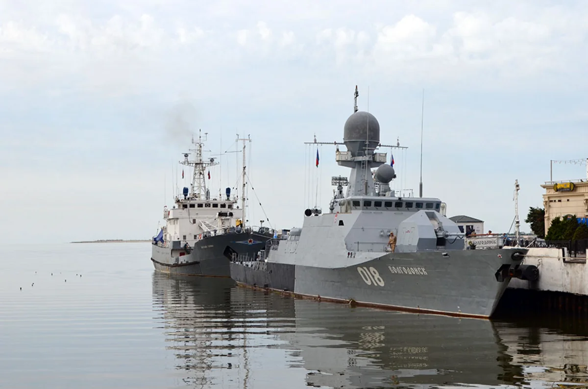 Военные корабли Каспийской флотилии РФ покинули бакинский порт