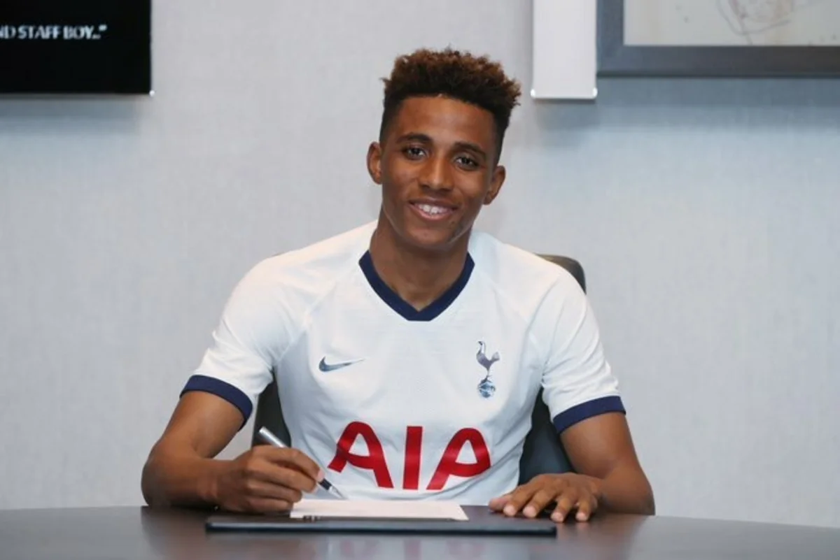 Tottenhem Benfikanın futbolçusunu icarəyə götürüb