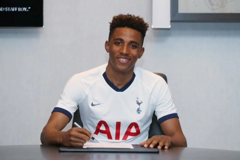 Tottenhem Benfikanın futbolçusunu icarəyə götürüb