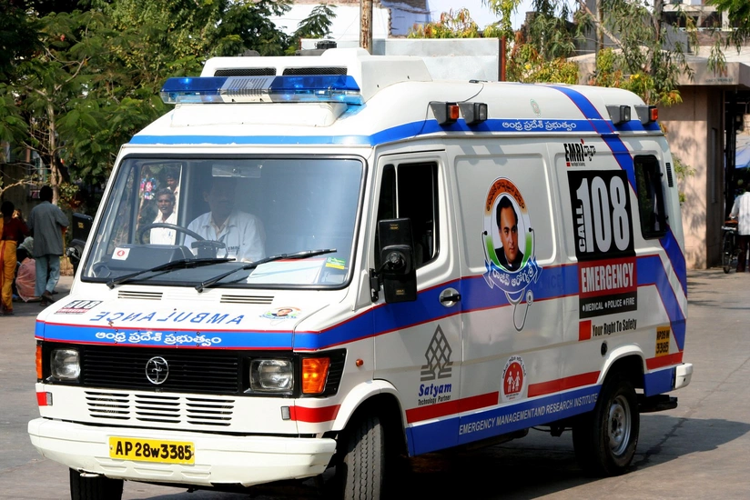 KİV: Hindistanda buzlağın əriməsi ilə baş verən daşqın zamanı azı 100 nəfər ölüb