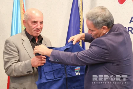 Press Council distributes vests to journalists - PHOTO