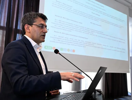 Gənclər və idman naziri federasiya nümayəndələri ilə görüşüb