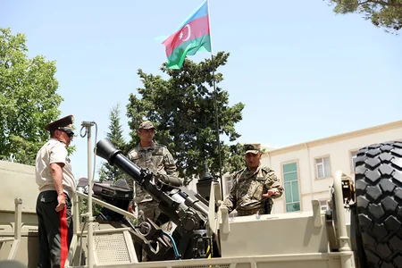 Qırğızıstanın müdafiə naziri Azərbaycanda komando hərbi hissəsində olub
