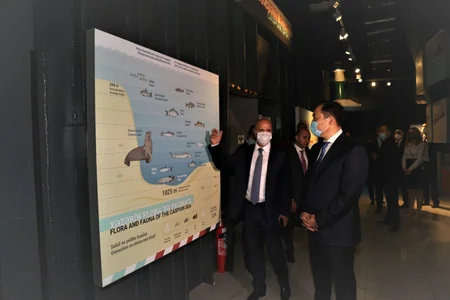 Bir qrup xarici qonaq “Suraxanı” gəmi-muzeyini ziyarət edib