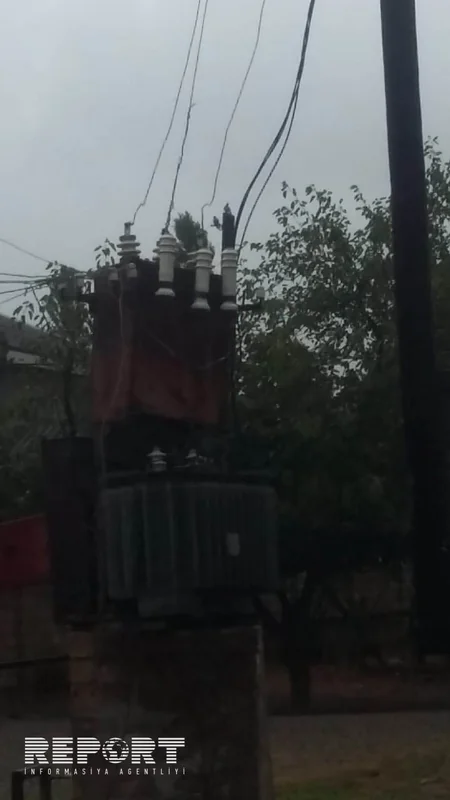 Qubada elektrik dirəyində yanğın olub, bir neçə kənd işıqsız qalıb - FOTO - VİDEO