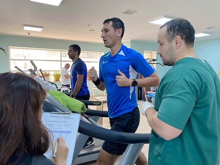 Çexiyalı mütəxəssis azərbaycanlı futbol hakimlərindən laktat testi götürüb