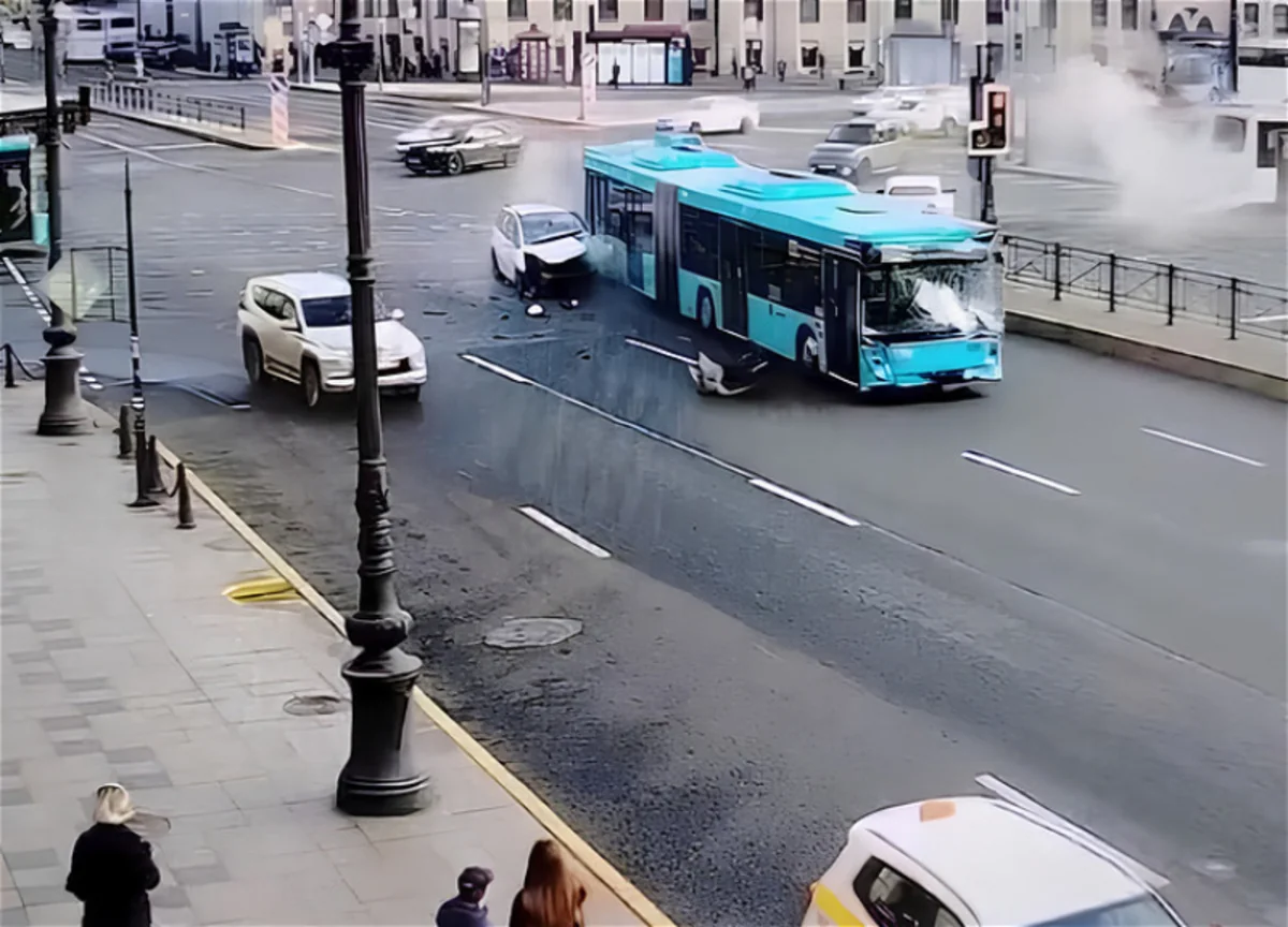 Sankt-Peterburqda yol qəzası nəticəsində 25 nəfər xəsarət alıb