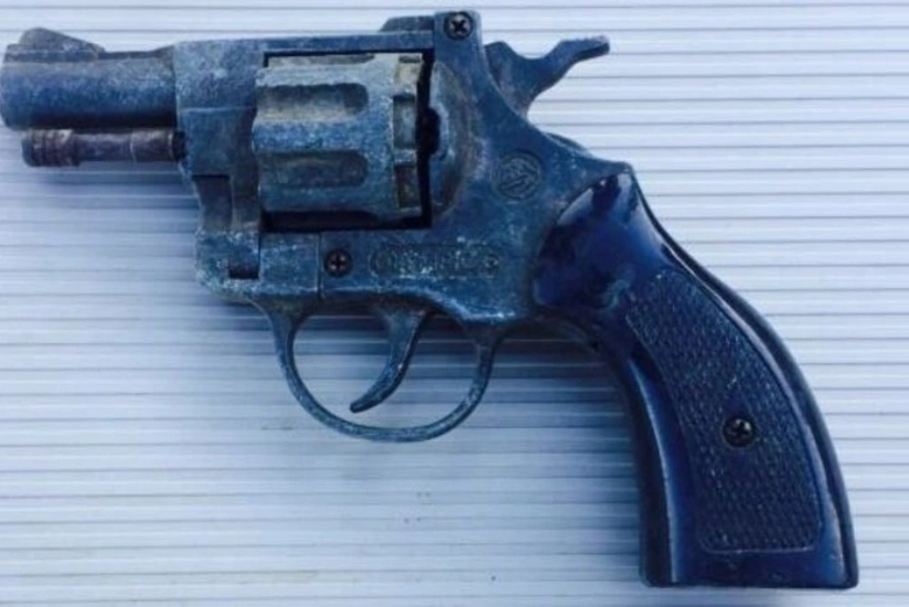 Qaradağda evin həyətində basdırılan “Naqan” tipli tapança aşkarlanıb