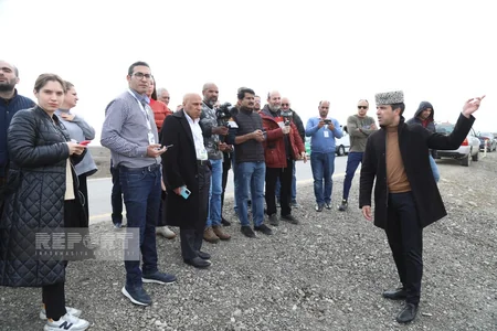 Foreign journalists visit Fuzuli and mosque in Mardinli
