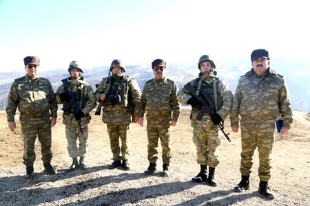 Müdafiə naziri cəbhənin ön xəttində yerləşən bölmələrdə olub
