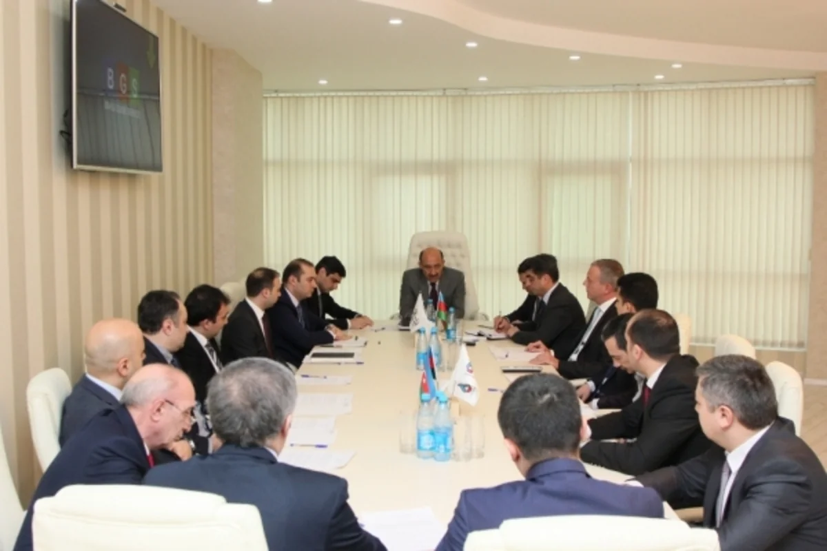 Əbülfəs Qarayev Azərbaycan turizm sənayesinin nümayəndələri ilə görüşüb