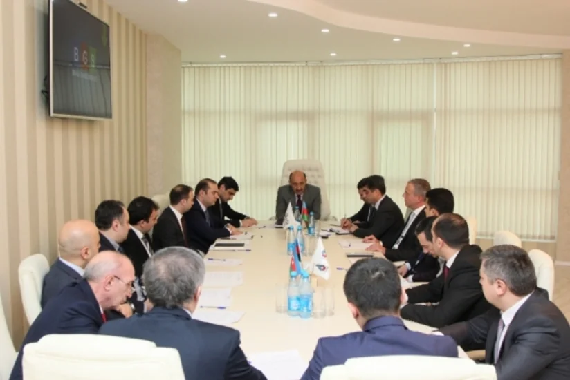 Əbülfəs Qarayev Azərbaycan turizm sənayesinin nümayəndələri ilə görüşüb