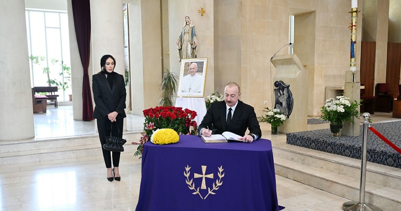 İlham Əliyev Bakıdakı Müqəddəs Məryəm Ana kilsəsində Roma Papasının vəfatı ilə əlaqədar başsağlığı verib - YENİLƏNİB