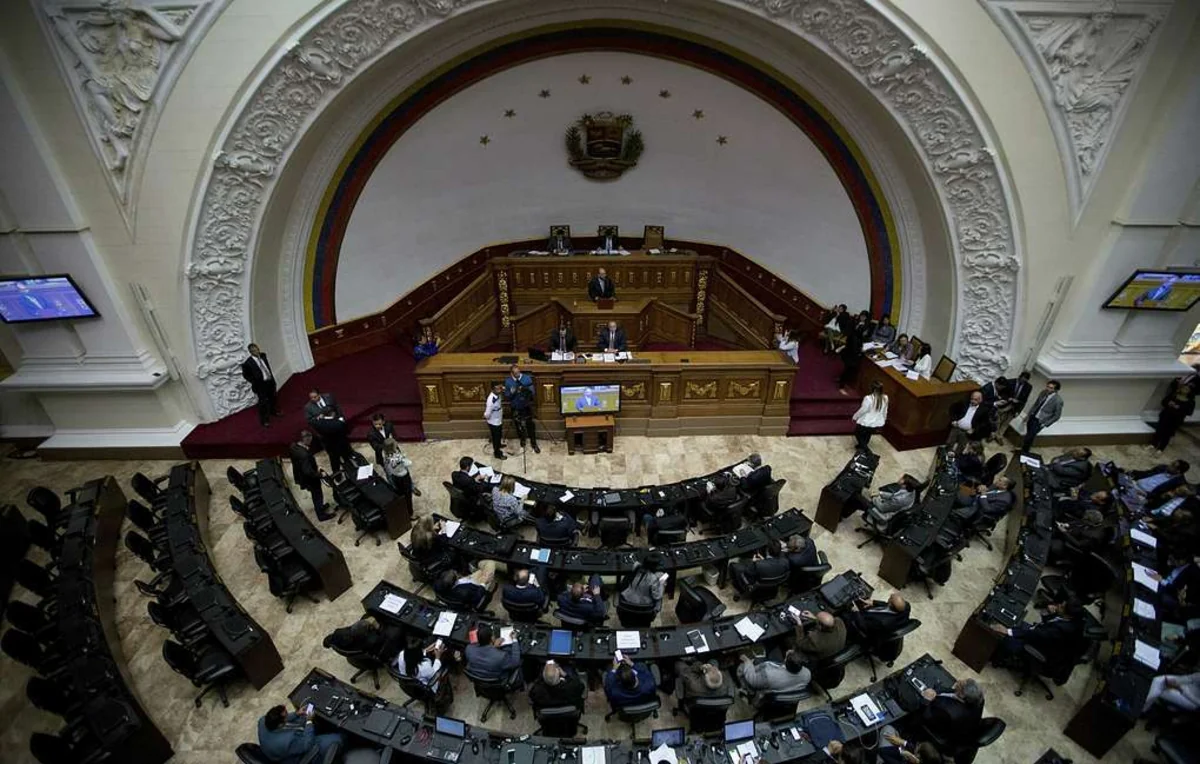 Venesuelada fövqəladə vəziyyət elan olunub