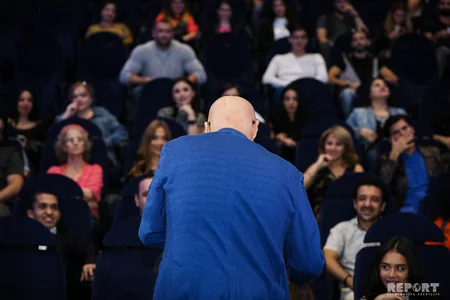 Türkiyənin tanınmış müğənnisi Bakıda filmə çəkilib