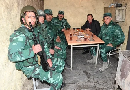 Elçin Quliyev Azərbaycan-Ermənistan dövlət sərhədində xidməti-döyüş fəaliyyətini yoxlayıb