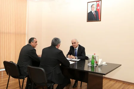 İqtisadiyyat naziri Saatlıda vətəndaşları qəbul edib