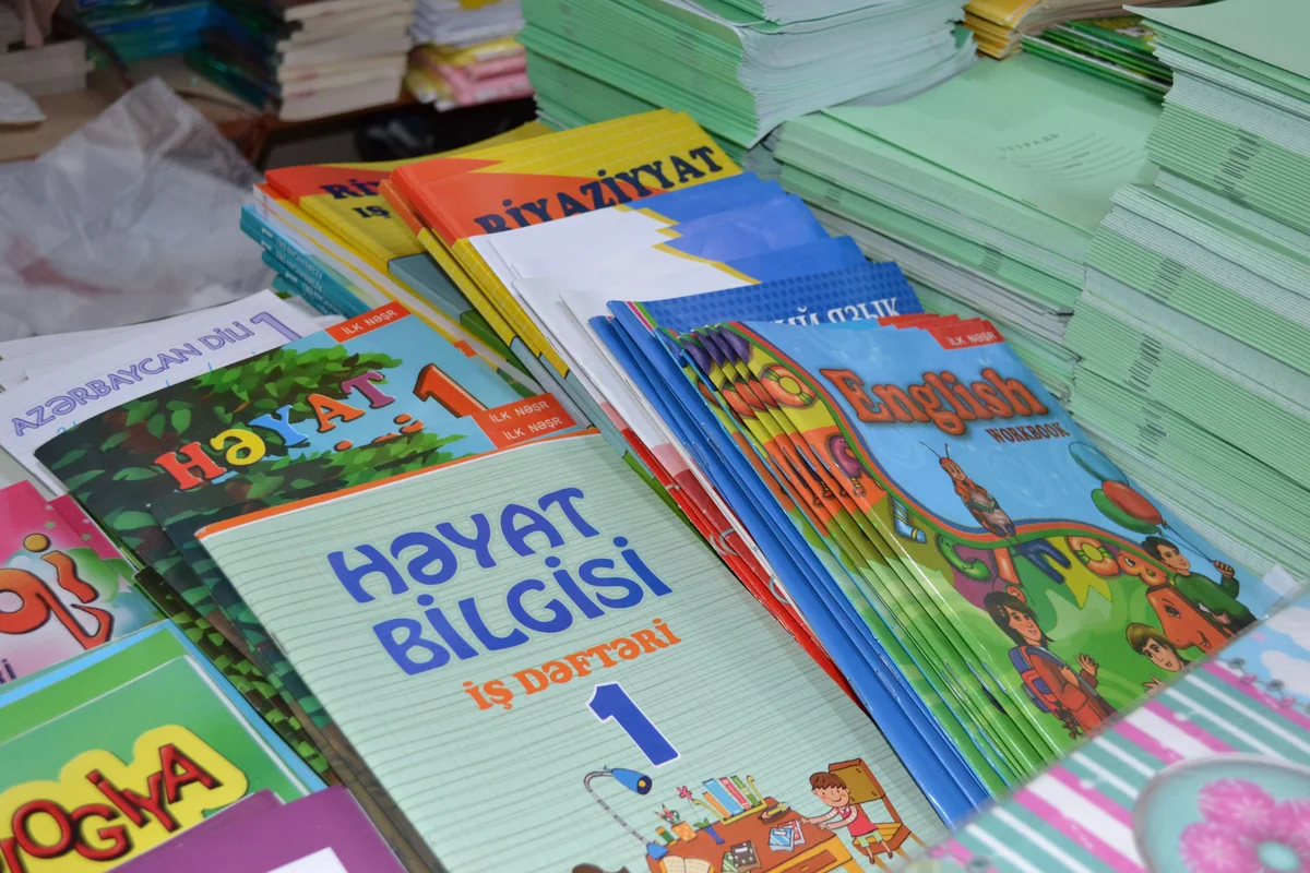 Azərbaycanda dərsliklərin monitorinqinin aparılması səlahiyyətinin Təhsil Nazirliyinə verilməsi təklif olunur