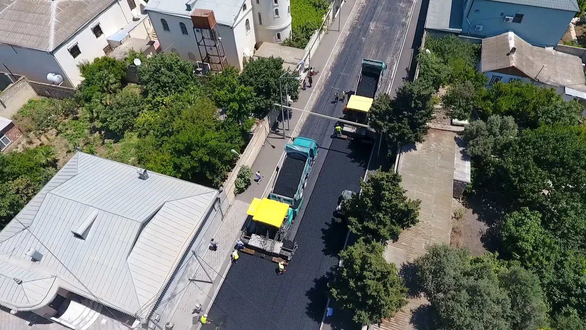 Bakıda daha bir yol təmir olunur