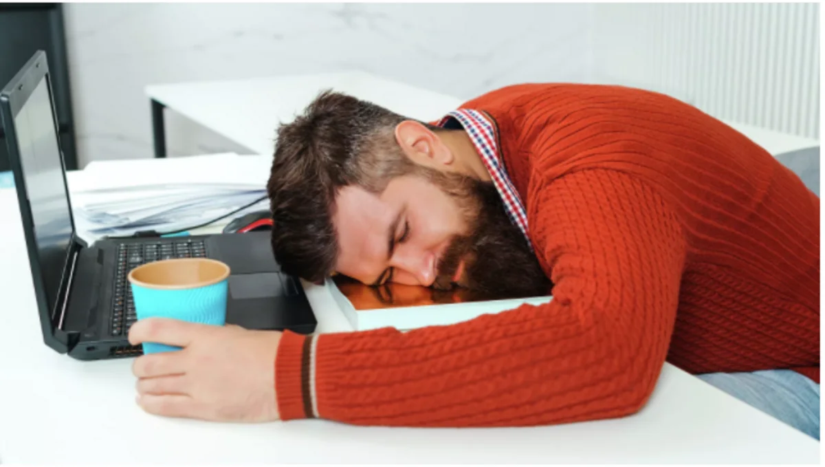 Russian doctor tells how to distinguish dangerous syndrome from fatigue