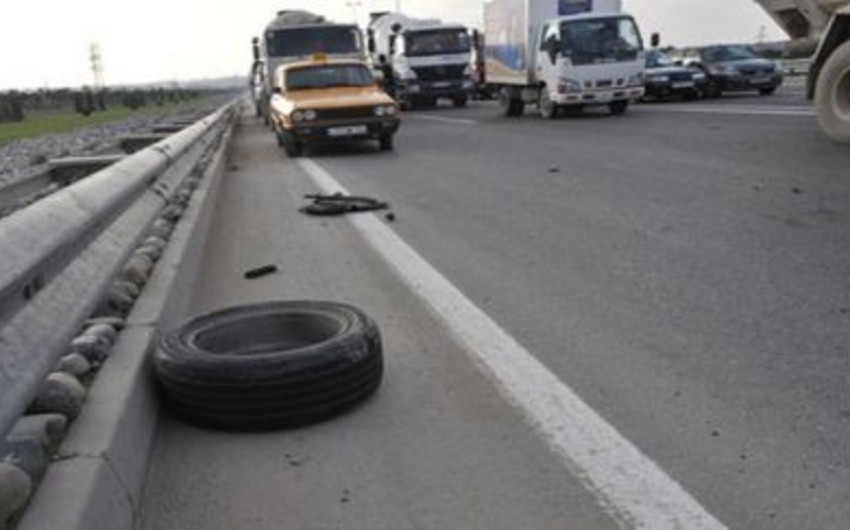 Bakıda yol qəzası baş verib: 3 nəfər xəsarət alıb