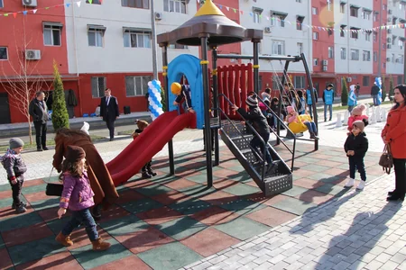 Yevlaxda 600 nəfərin yaşadığı həyət abadlaşdırılıb